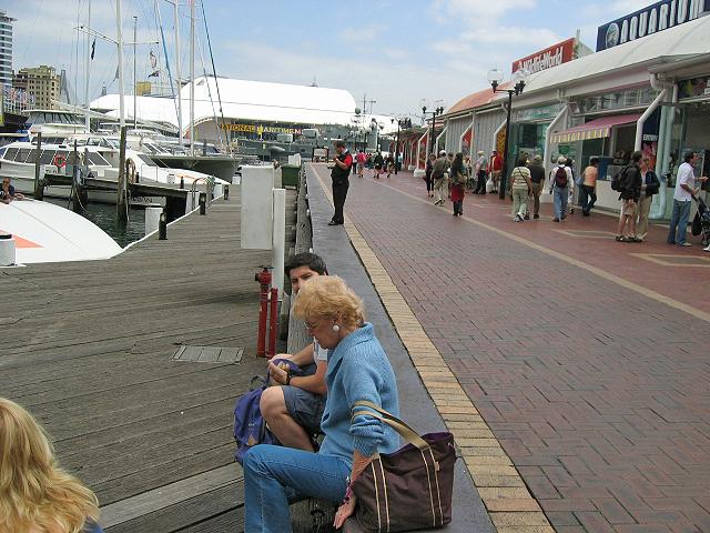 A 168 Sydney - Devant l'Aquarium.jpg